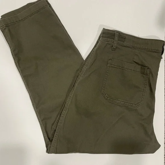 Jones New York Olive Cropped Chino’s - Picture 3 of 8